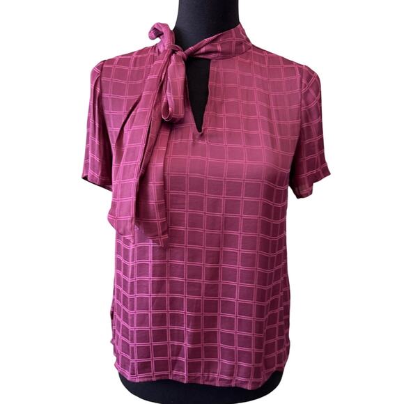 NEW VINCE CAMUTO Pink Check Short Sleeve Tie Neck Blouse Top Size XXS - Picture 1 of 5
